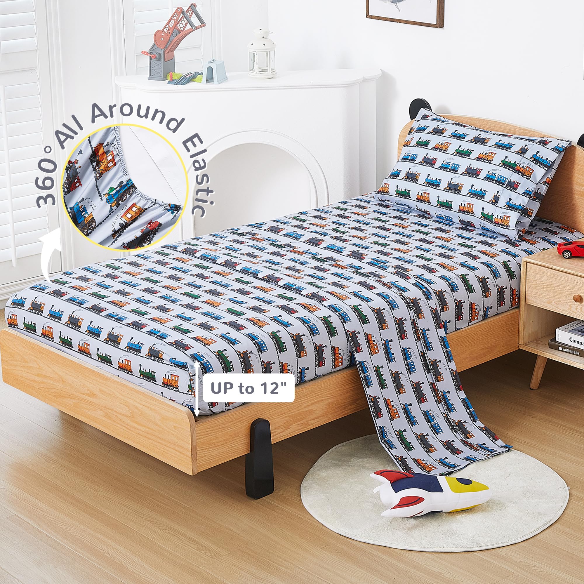 Viviland train-print kid-bedroom-scene showing a bright, playful bed setup