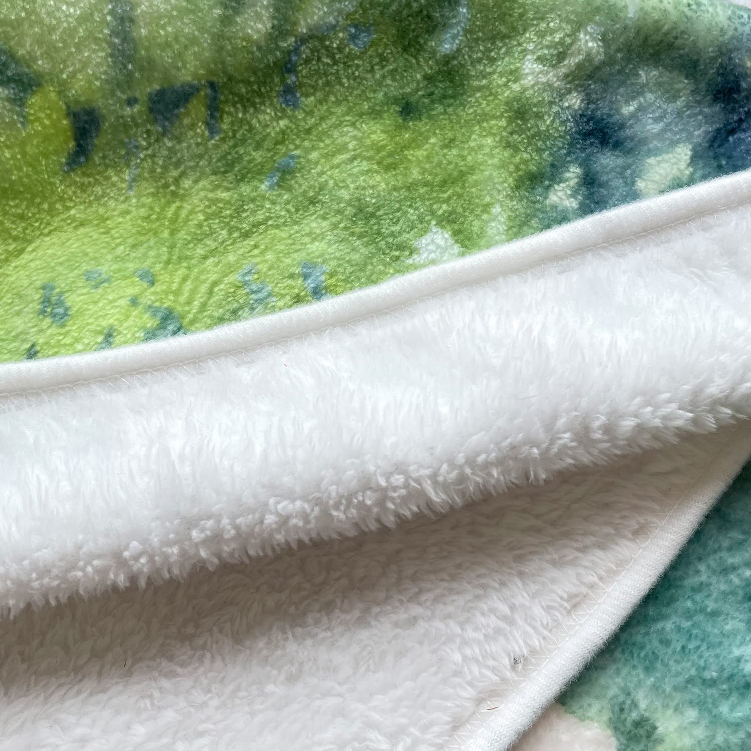 Vlokup blanket packaging image highlights included items.