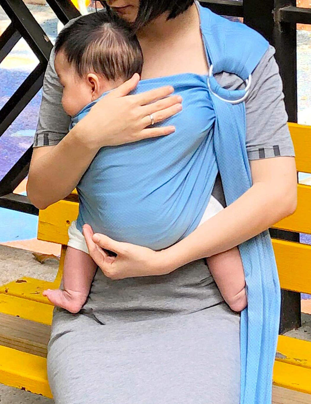Vlokup Baby Water Ring Sling dries quickly after swim thanks to quick-dry mesh fabric.