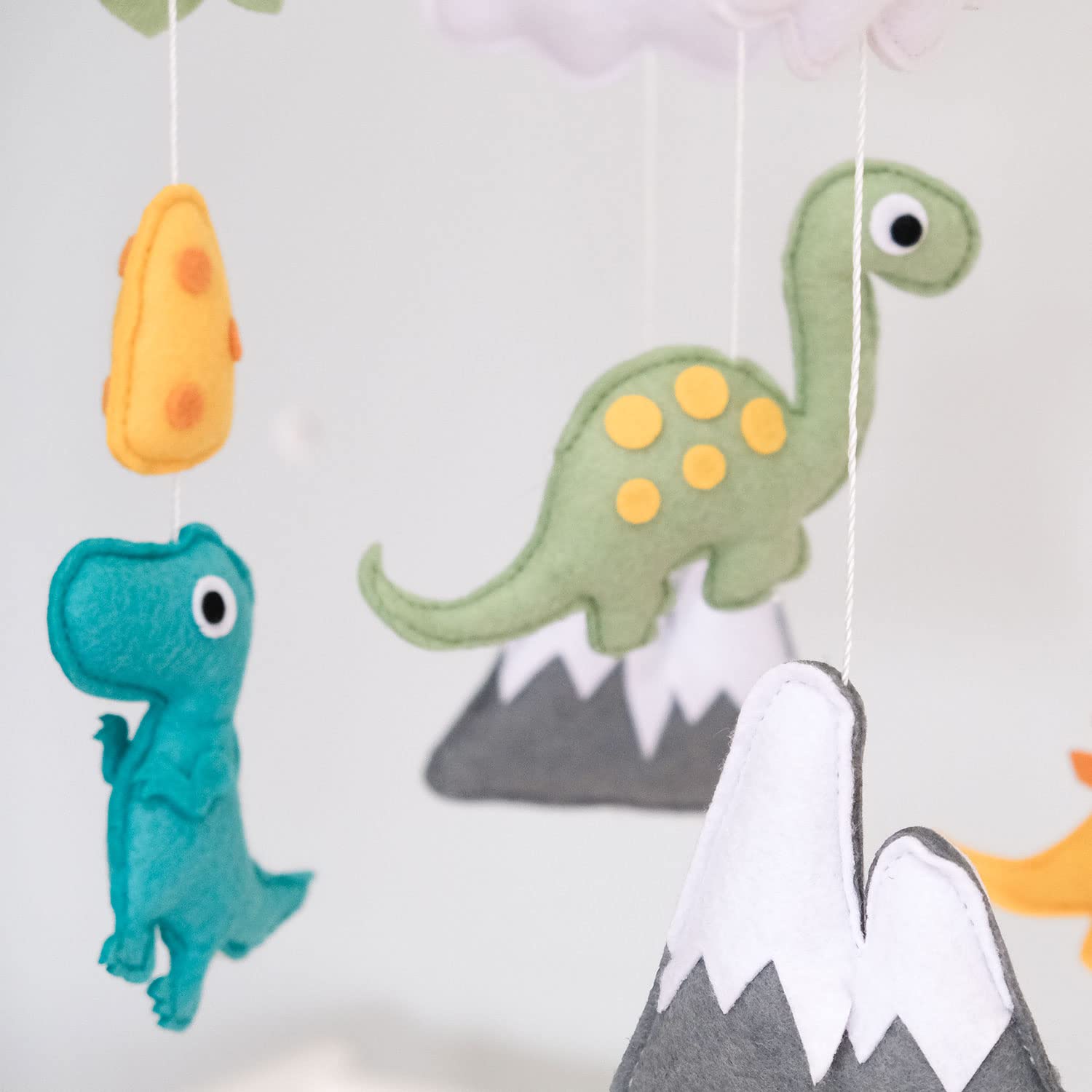 Vlokup dinosaur mobile easy-installation saves setup time for busy parents