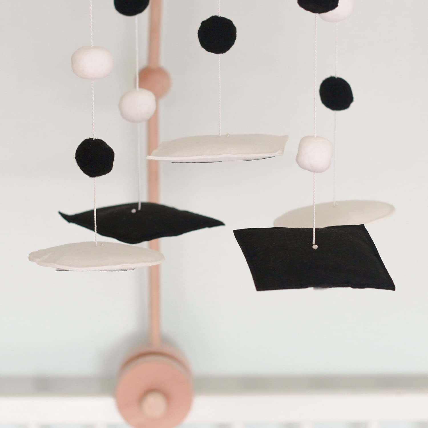 Vlokup Montessori Mobile easy-install simplifies setup with standard crib compatibility.