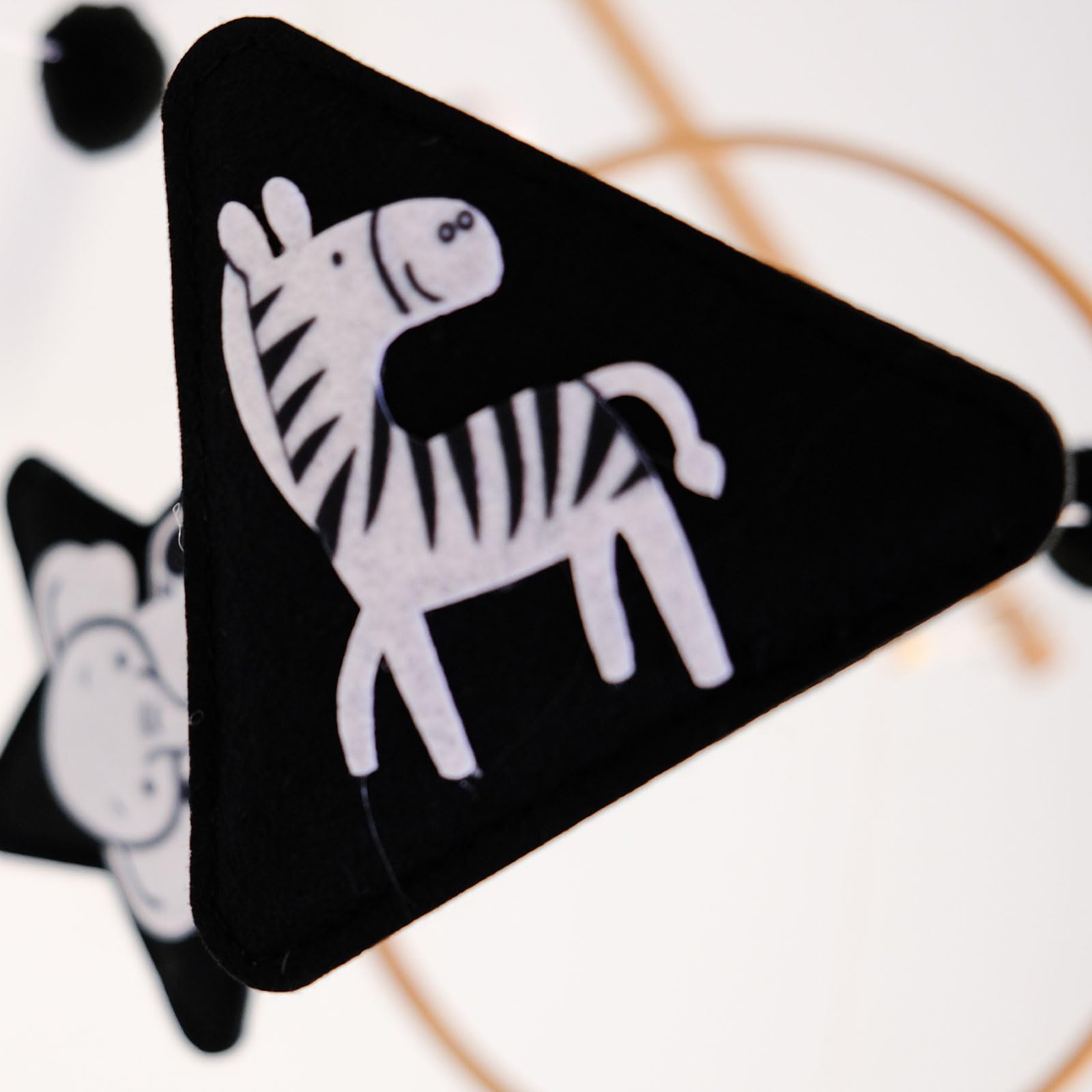 Vlokup Montessori mobile facing-baby design encourages face-to-face visual connection.