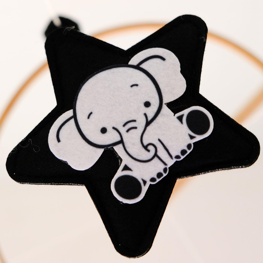 Vlokup safari giraffe creates elongated shapes for careful gaze tracking.