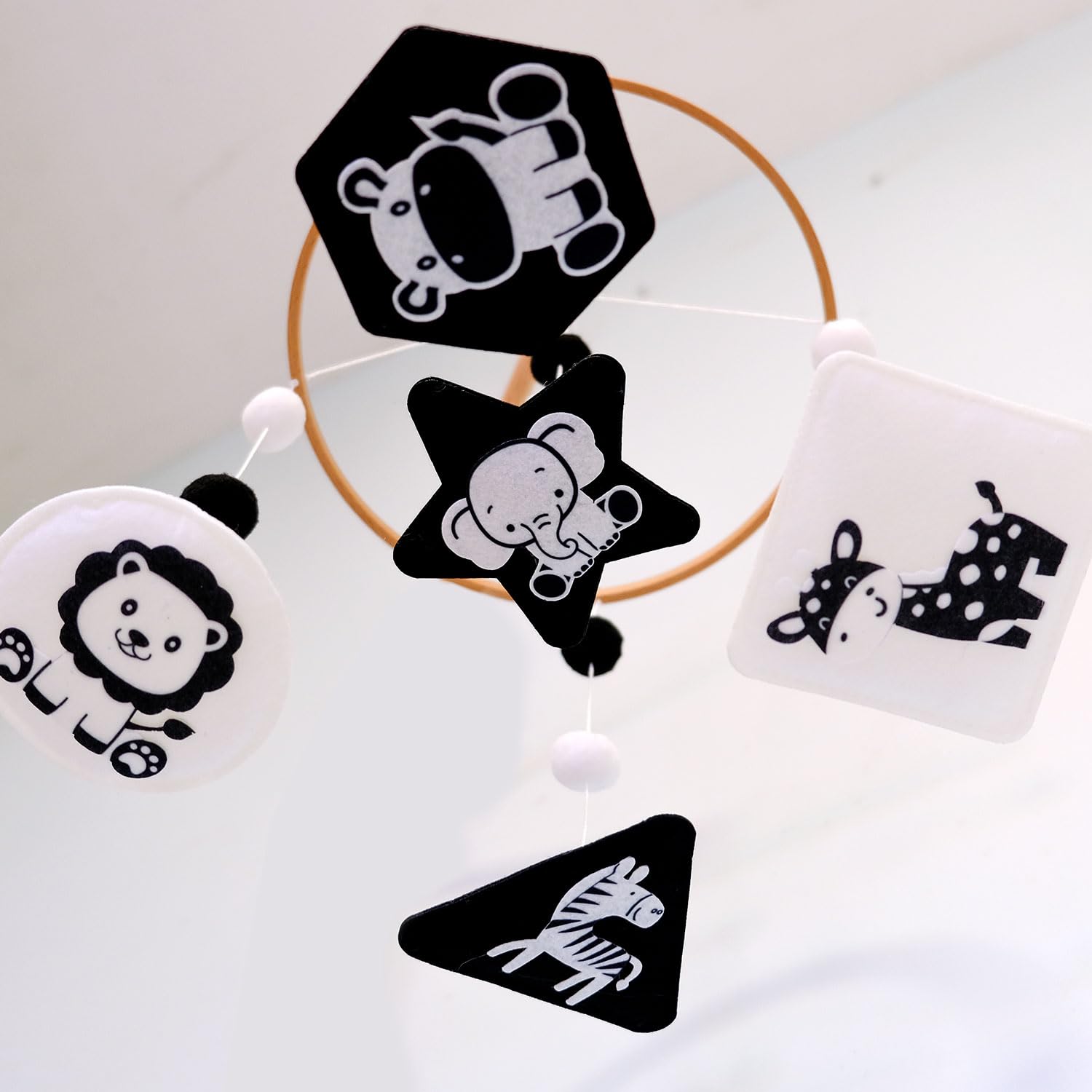Vlokup safari hippo pendant enhances sensory engagement and gentle focus.