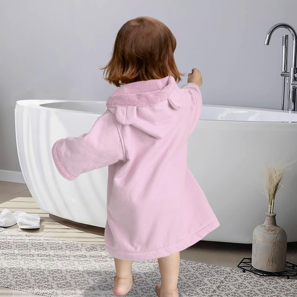 VOOVA & MOVAS gift-ready hooded towel in pink brightens baby showers.