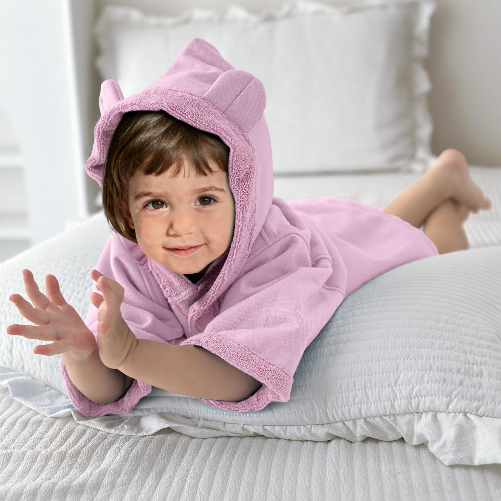 VOOVA & MOVAS pink hooded towel perfect for bath, pool, or beach adventures.