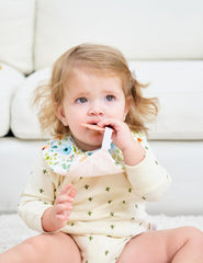 Vuminbox Muslin Bib Adjustable Snaps demonstrating easy fit from newborn to toddler