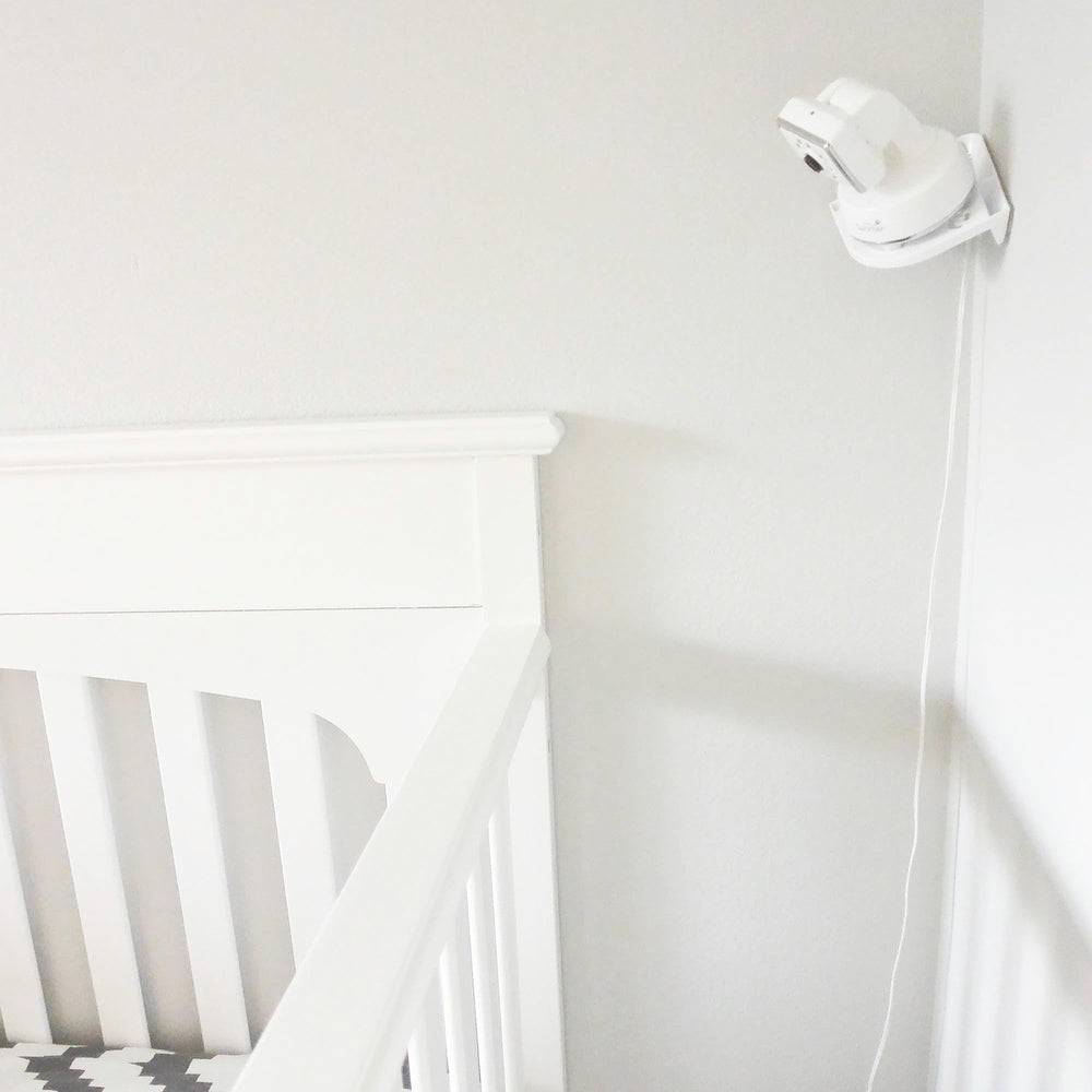 Vusee Anywhere clutter-free nursery with cables concealed and device elevated