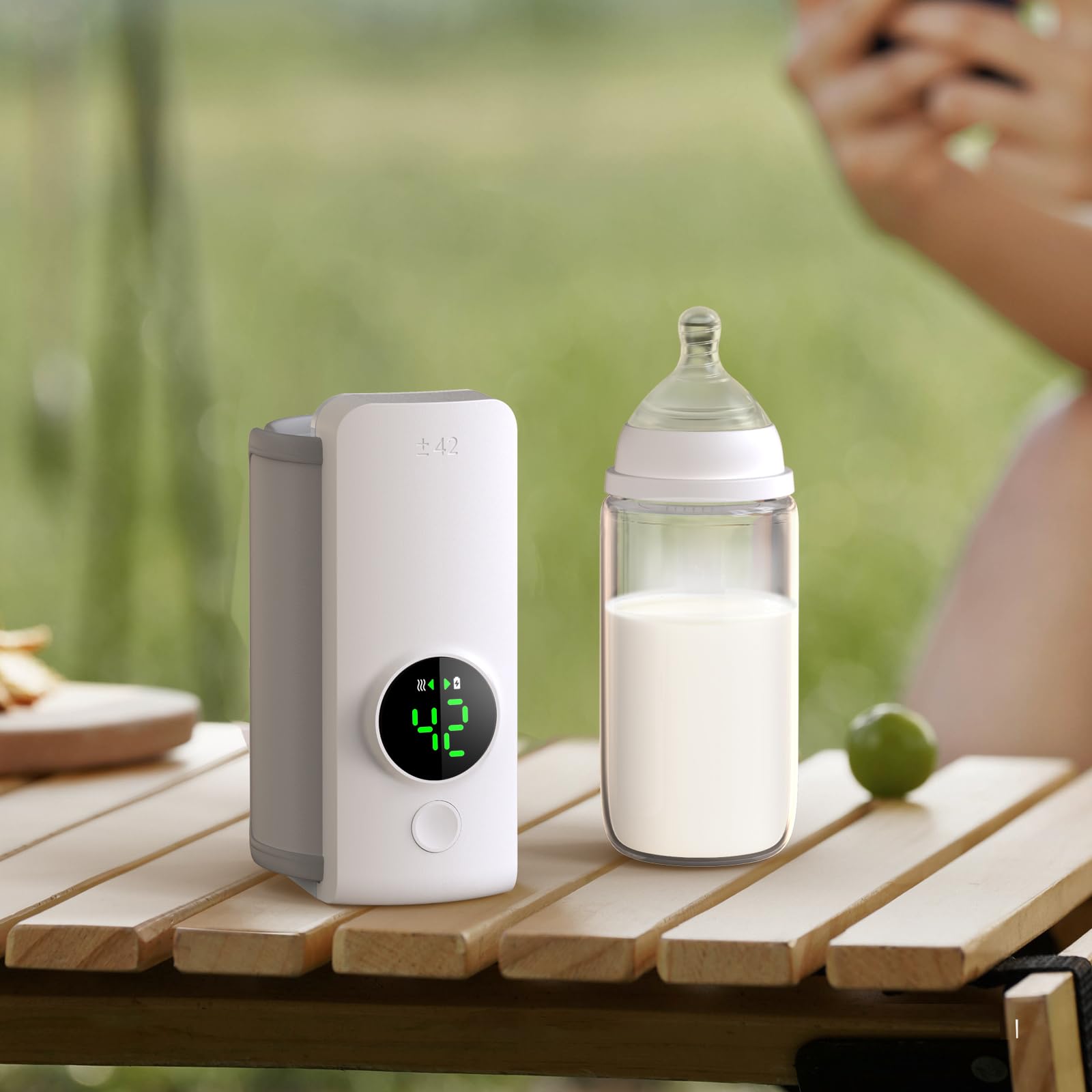 VVU&CCO travel-friendly warmer ideal for car trips and hotels.
