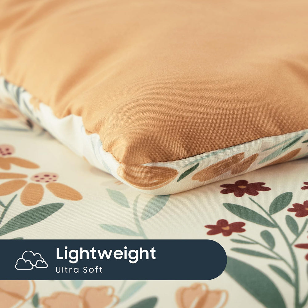 Wake In Cloud packaging reveals a practical four-piece toddler bedding set.