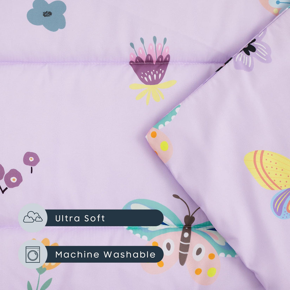Wake In Cloud cot nap mat carry handle enables easy transport between rooms.