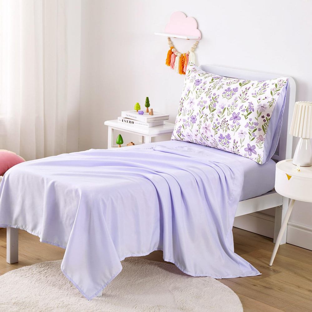 Wake In Cloud fitted sheet with all-around elastic and 8-inch pocket fits standard toddler mattresses.
