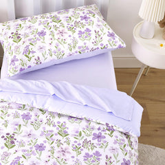 Wake In Cloud flat sheet 45x60 supports a comfortable toddler bed setup.
