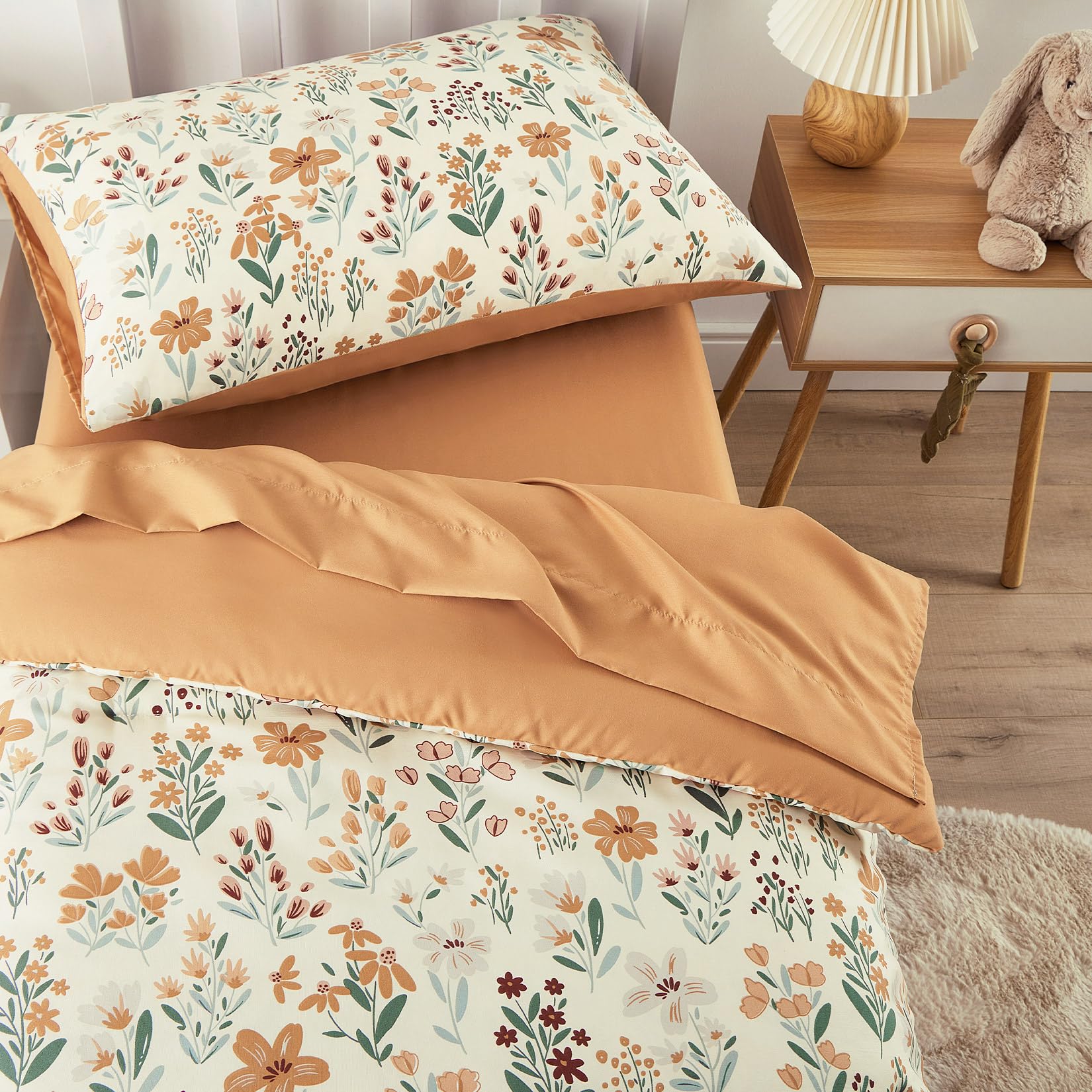 Wake In Cloud floral toddler bedding fitted sheet with elastic fits snugly on toddler mattresses.
