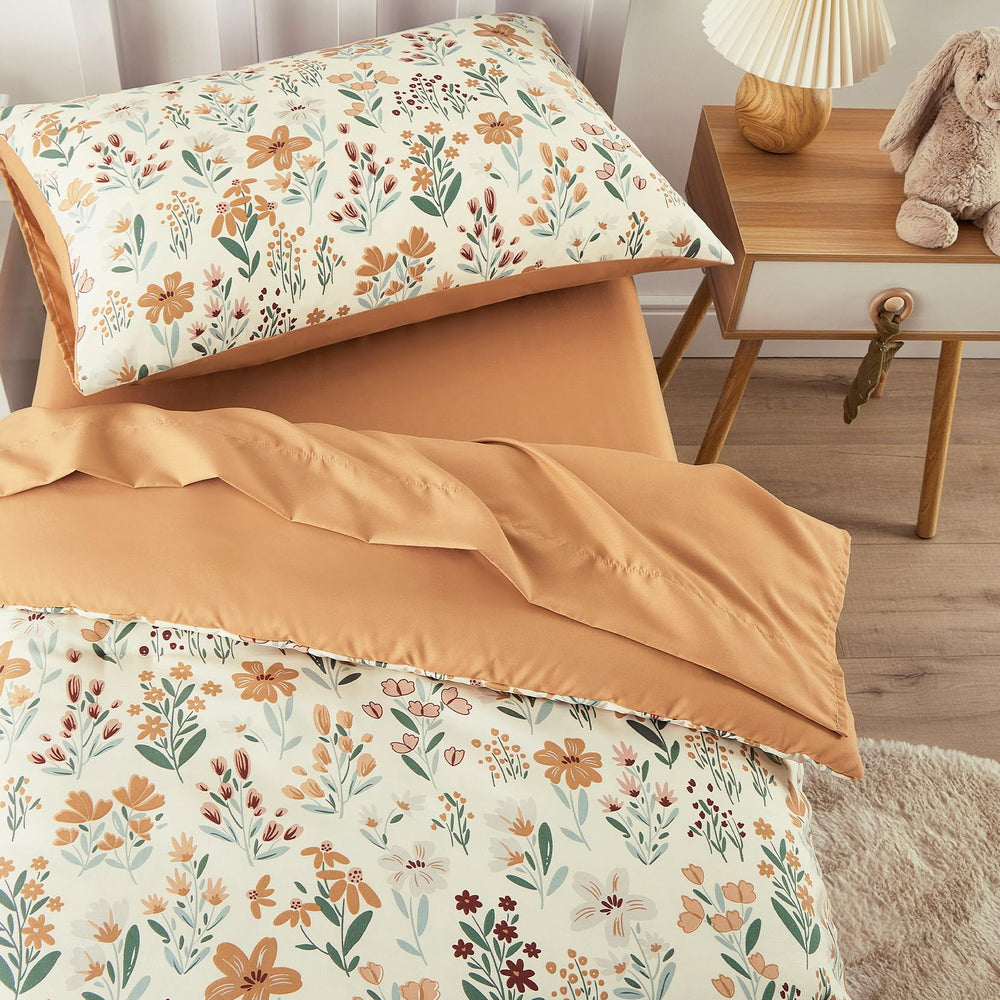 Wake In Cloud floral toddler bedding fitted sheet with elastic fits snugly on toddler mattresses.