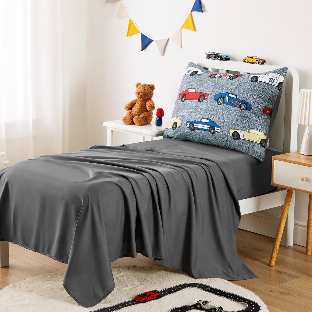 Wake In Cloud pillowcase completes the set with gentle softness for kids' skin.