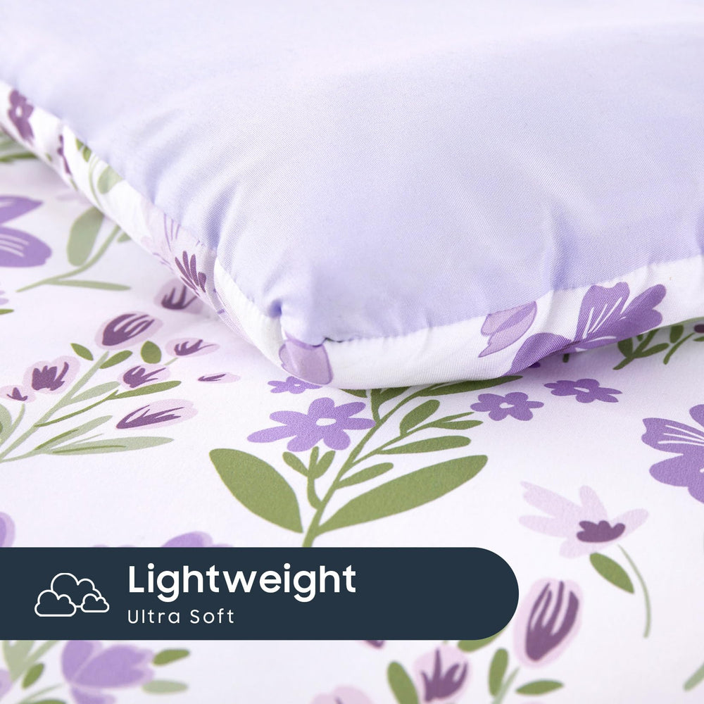 Wake In Cloud stitching detail helps keep the inner fillings in place for lasting use.