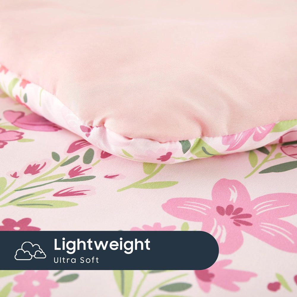 Wake In Cloud comforter stitching detail shows durable inner-fill retention.