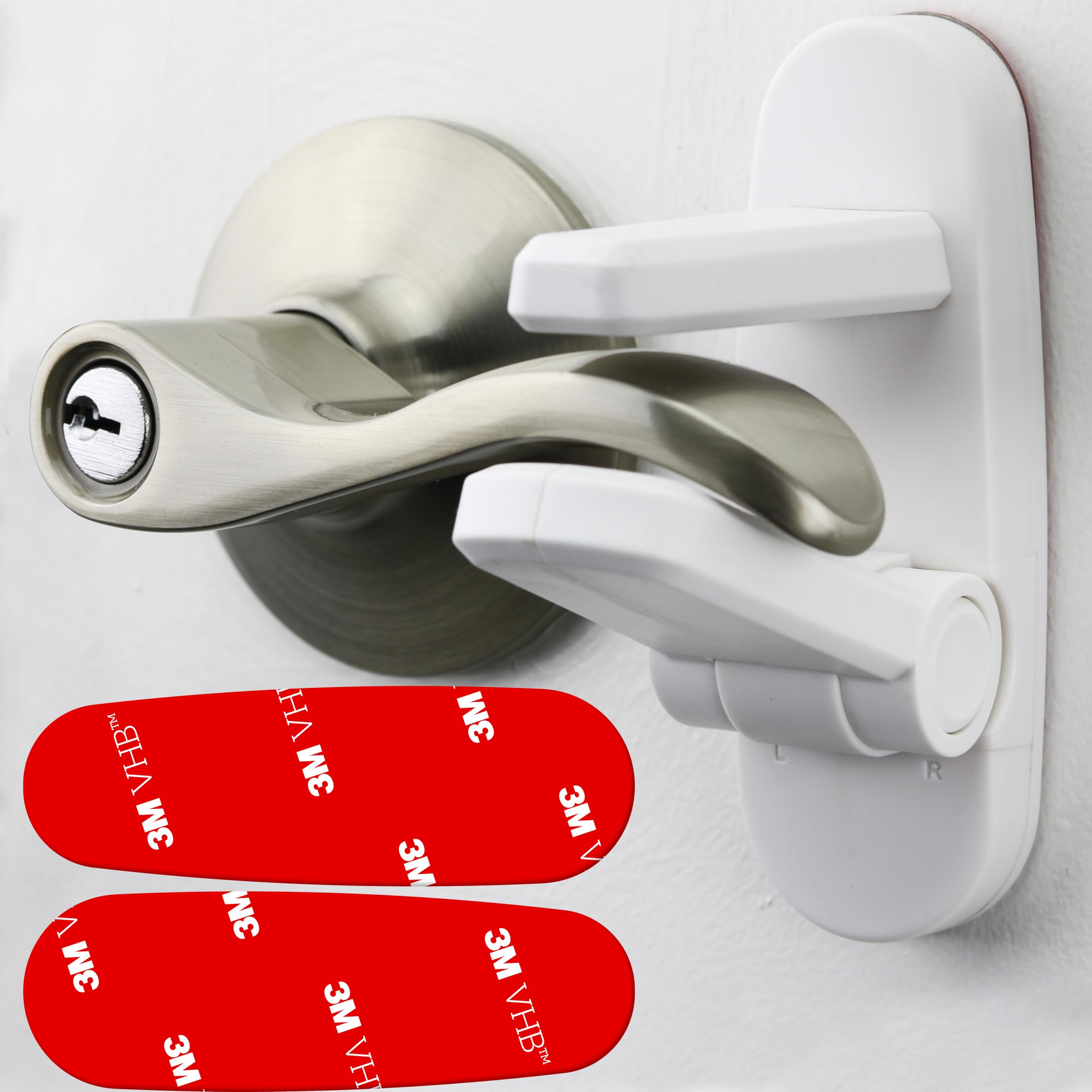 Wappa Baby baby-proof door handle lever 2-pack enabling one-handed use when holding a child.