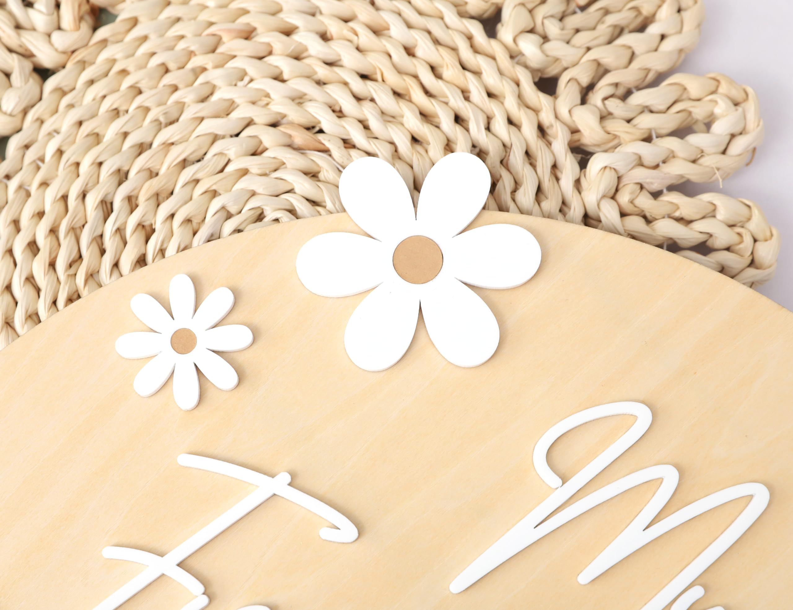 WAWUO Daisy birthday board display ideas inspire birthday parties and room decor.