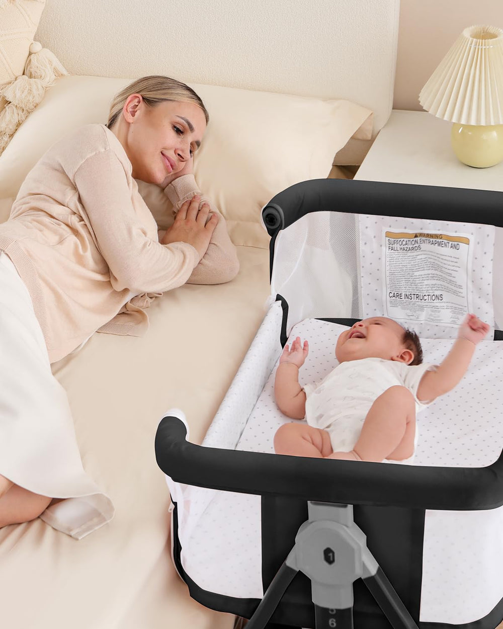 Wayfong-foldable-bassinet-black conveys quick setup and easy storage for busy caregivers.