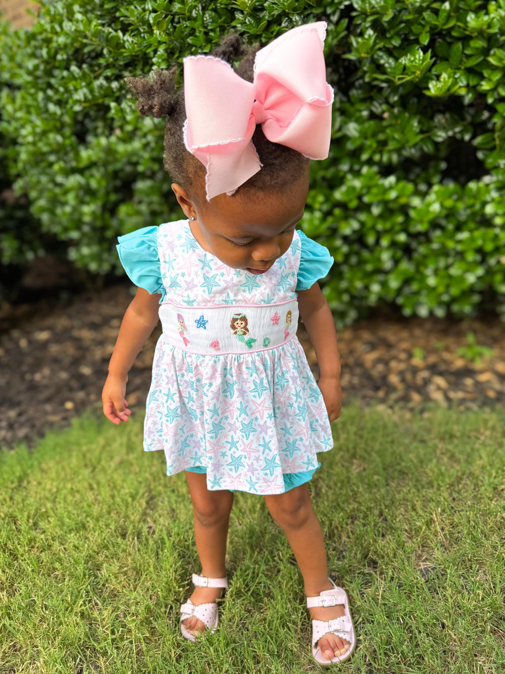 Wee Ones side-profile bow with matching edge detail for coordinated outfits.