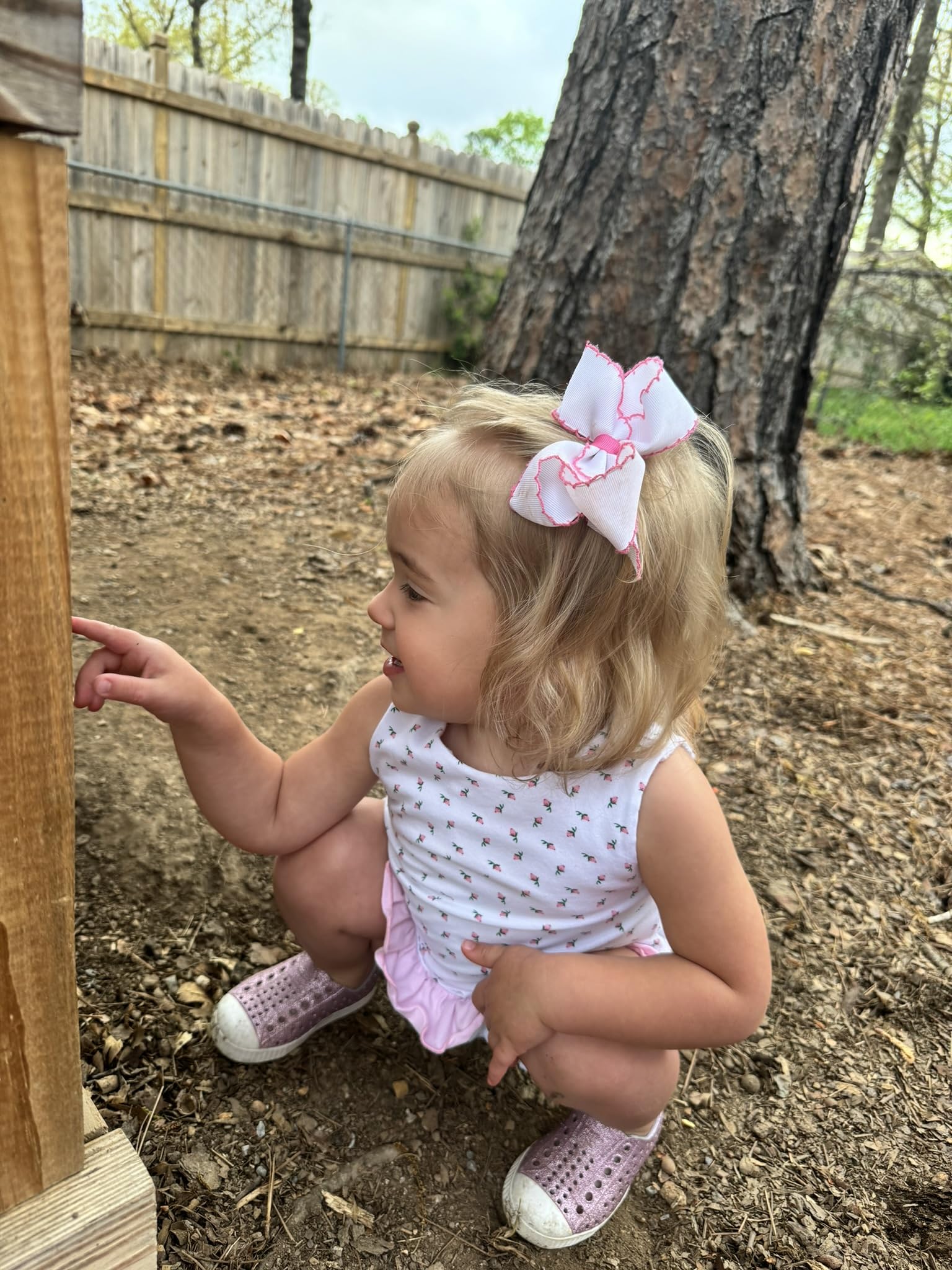 Wee Ones contrasting hot pink edge bow adds playful detail to outfits