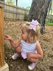 Wee Ones contrasting hot pink edge bow adds playful detail to outfits