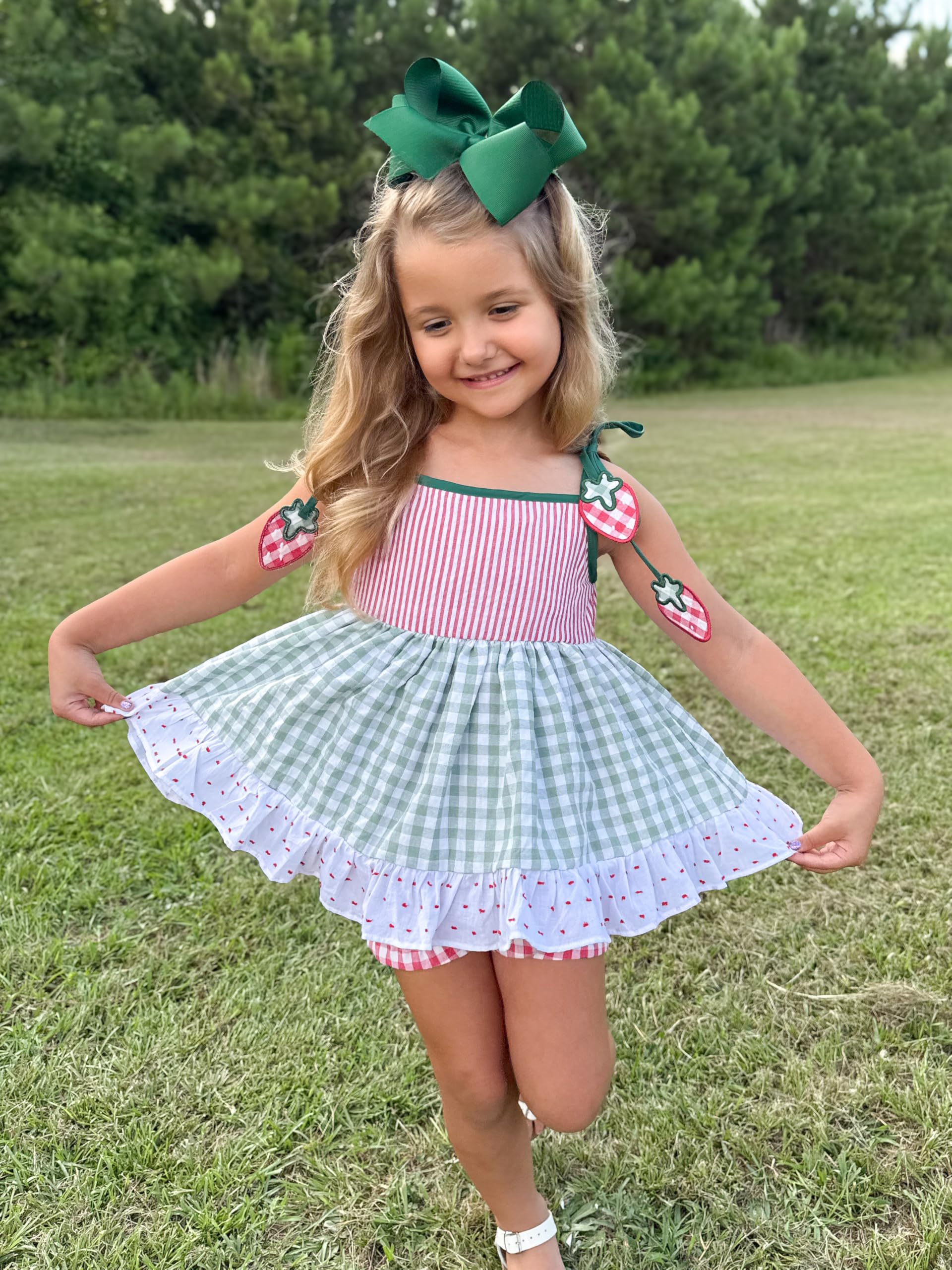 Wee Ones forest green handmade bow detail reflects quality craftsmanship.