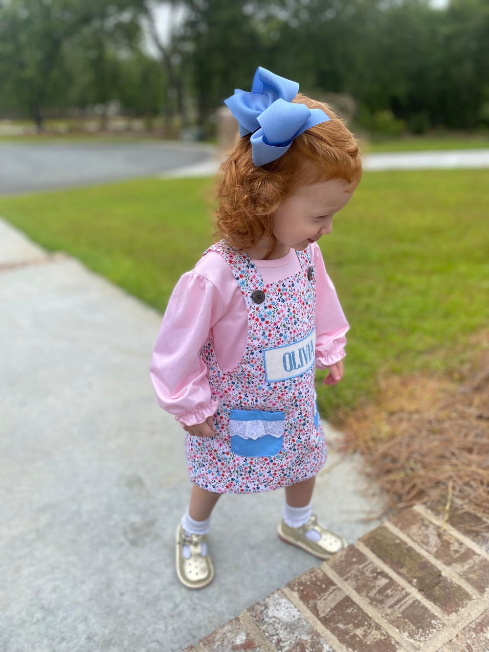 Wee Ones gift-ready blue bird bow ideal for matching outfits.