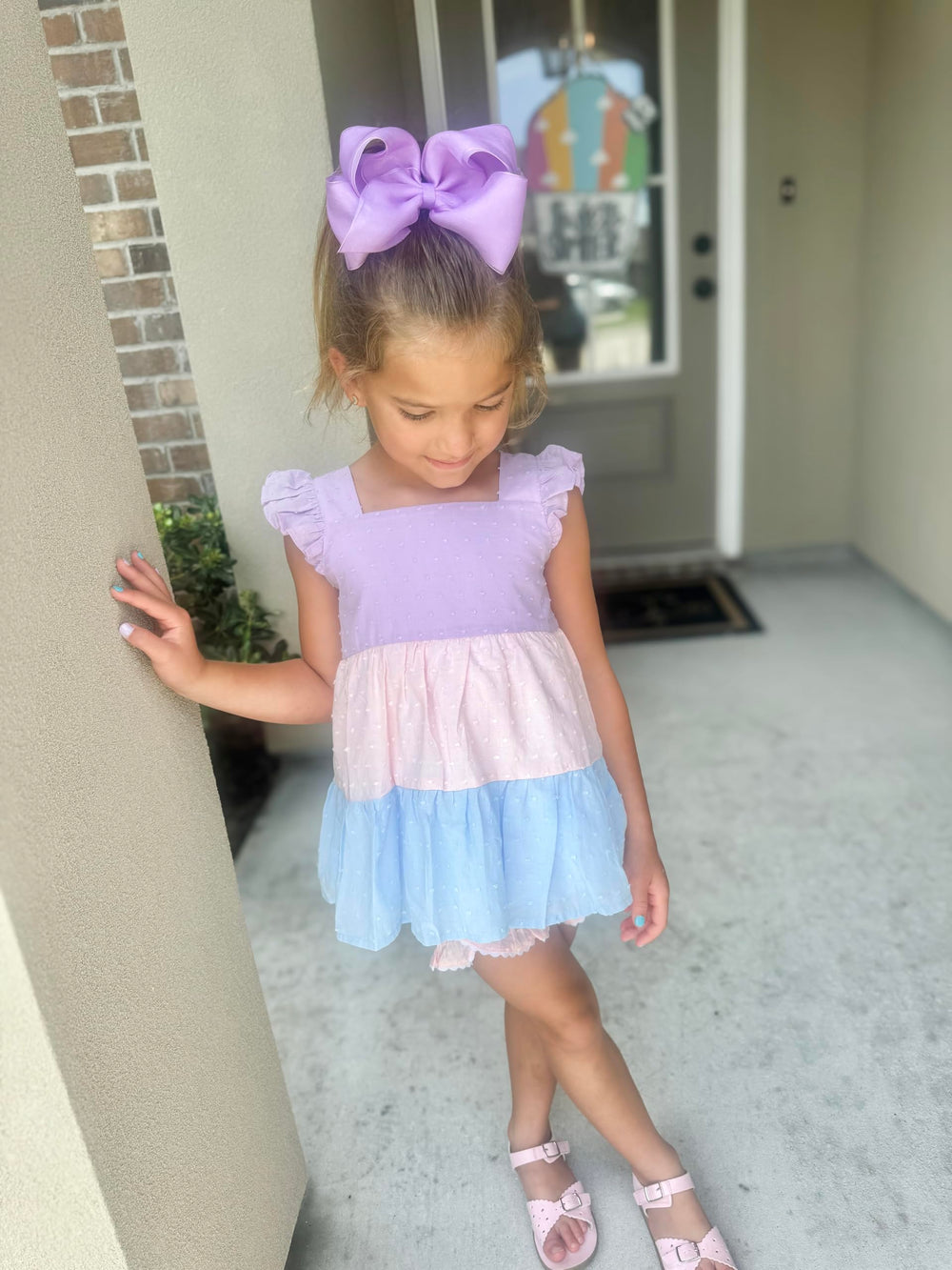 Wee Ones no slip clip keeps bows in place during active play