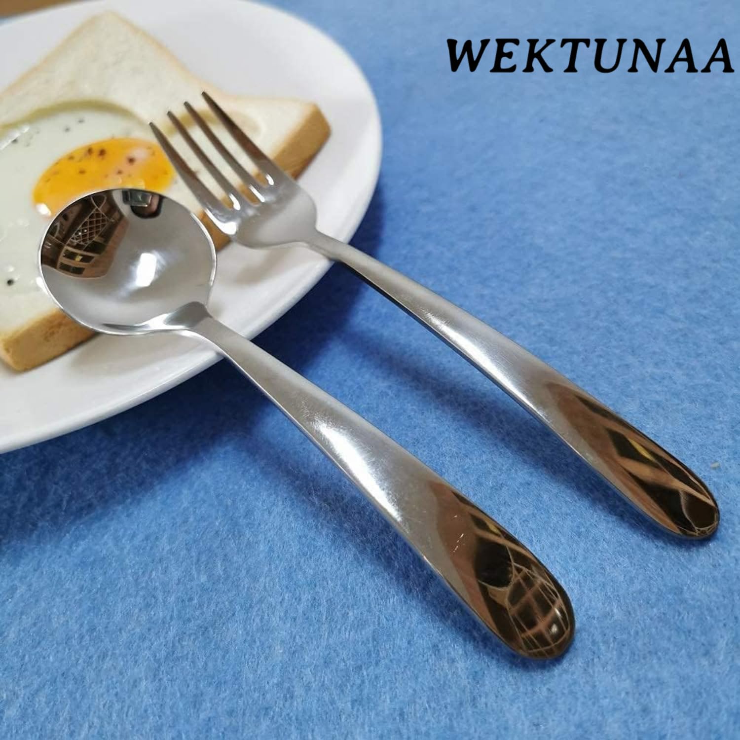 WEKTUNAA kids fork with ergonomic handle close-up demonstrates comfortable grip for small hands.