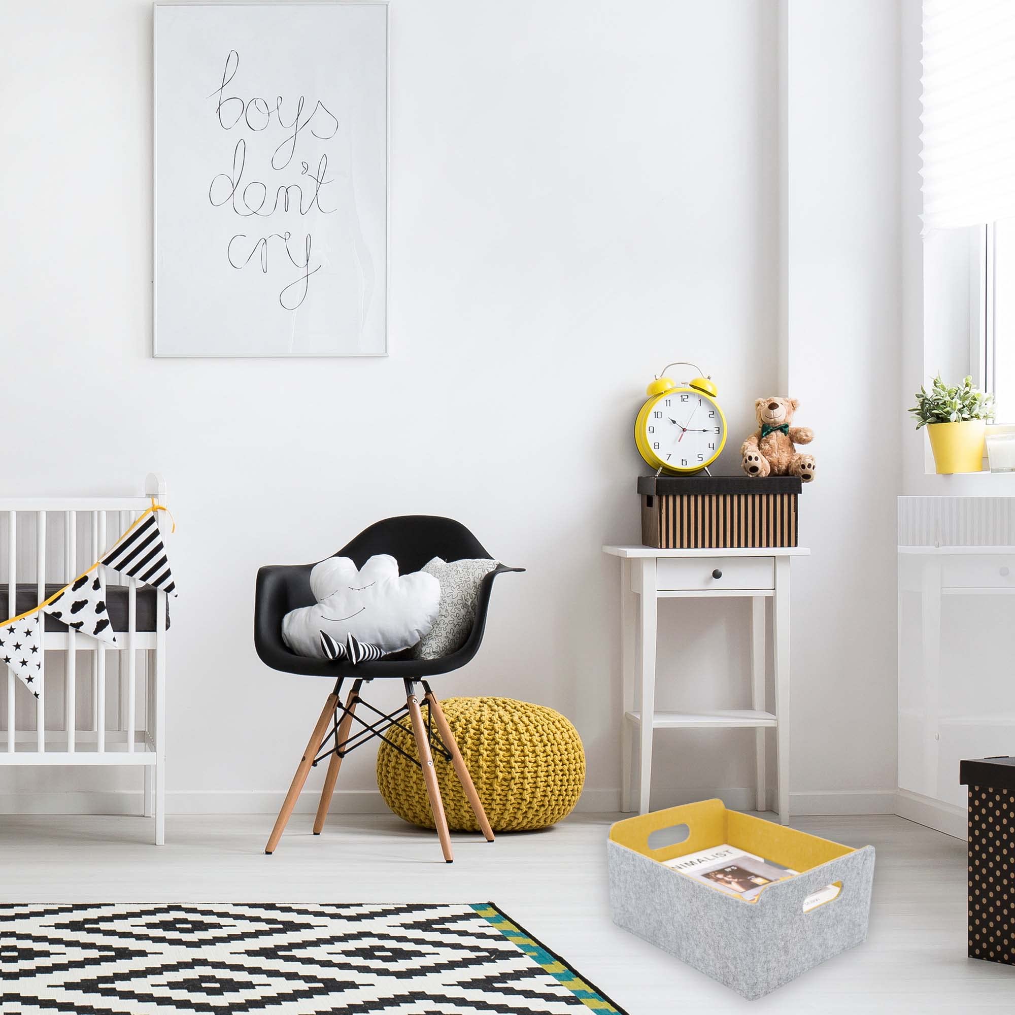 Welaxy curry storage bin open on desk demonstrates collapsible, space-saving design.