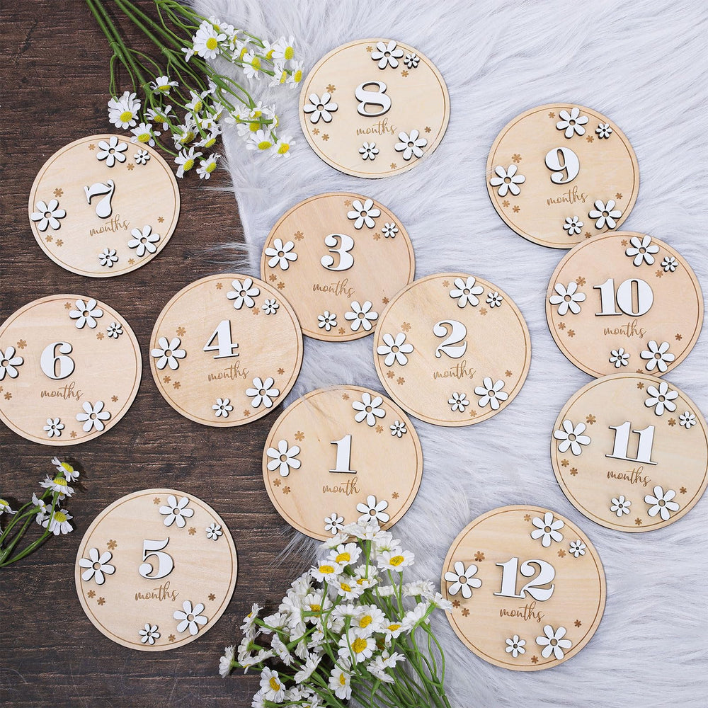 Whaline milestone card daisy wooden 01 boosts adorable growth photos and memory keeping.
