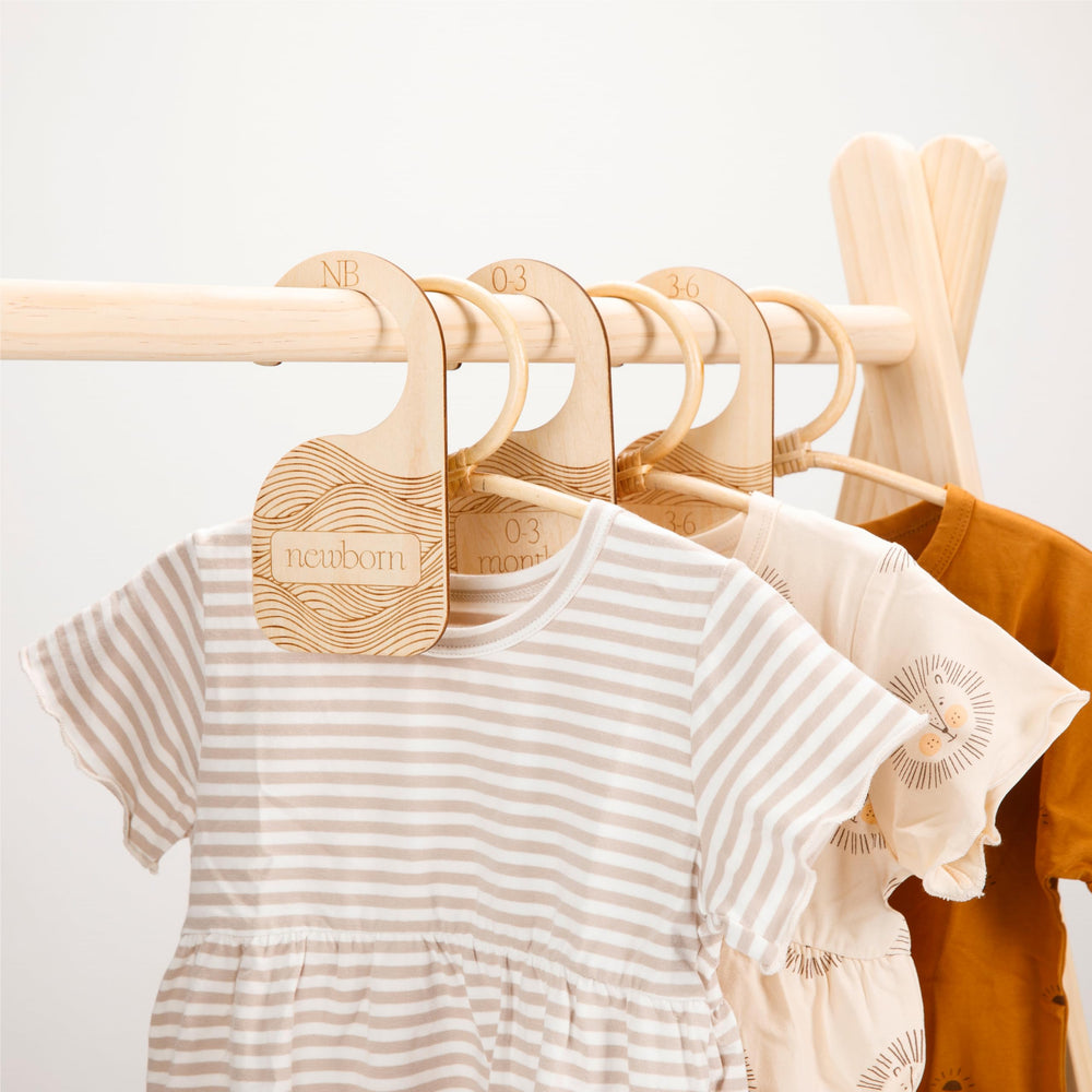 Whitluck's Baby Closet Dividers gift box makes a thoughtful baby-shower present.