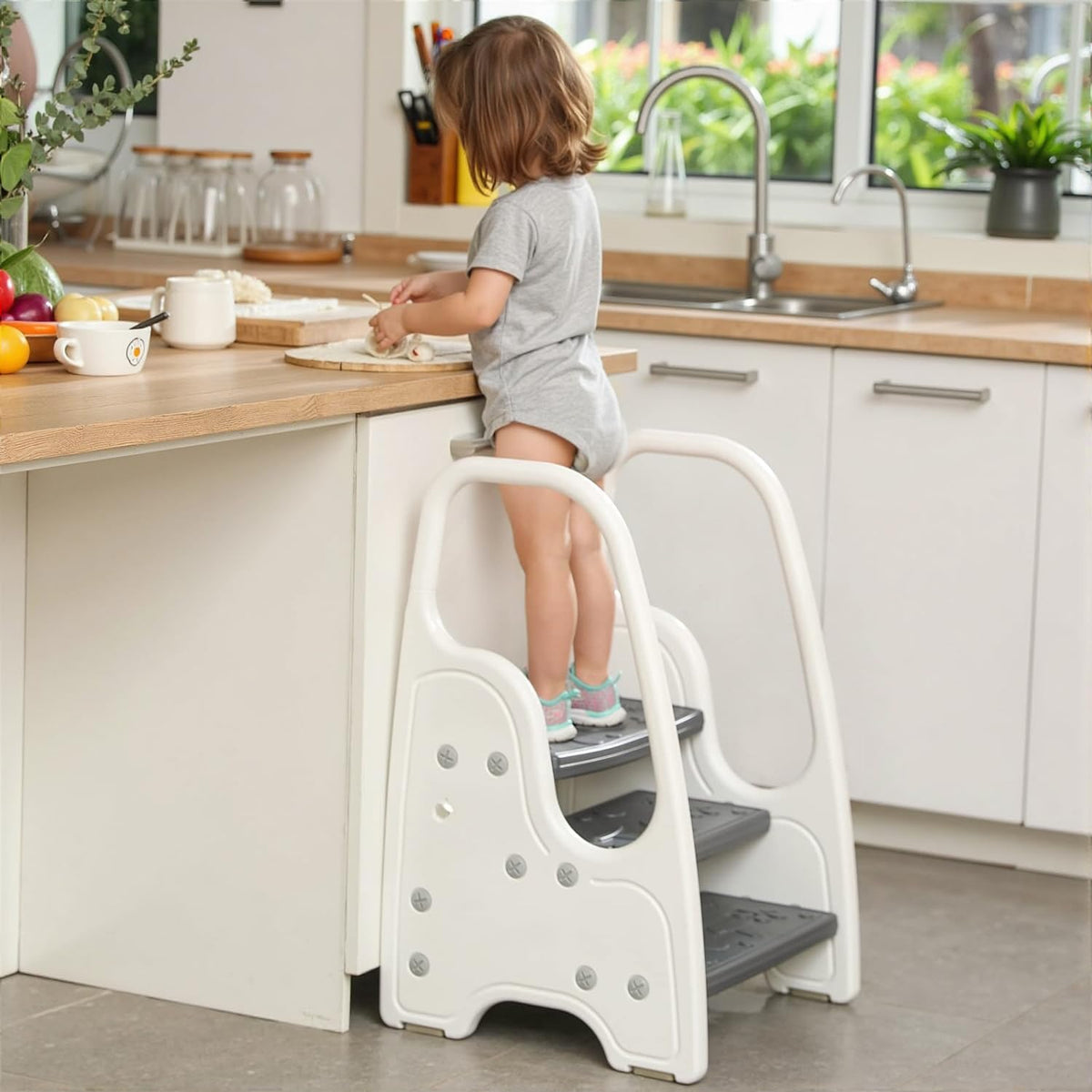 Wiifo 3-step stool gray front view with stable A-frame for toddlers