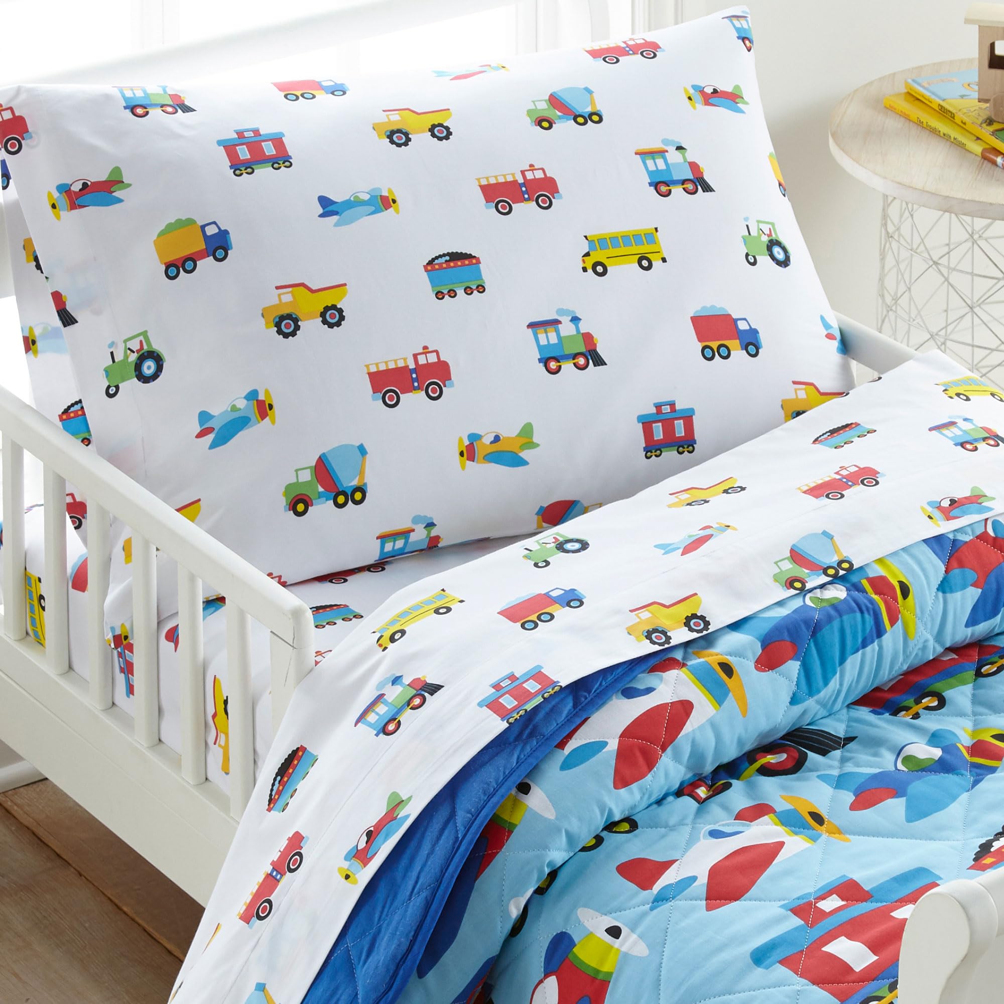 Wildkin pillowcase coordinates with other Wildkin bedding for coordinated rooms.