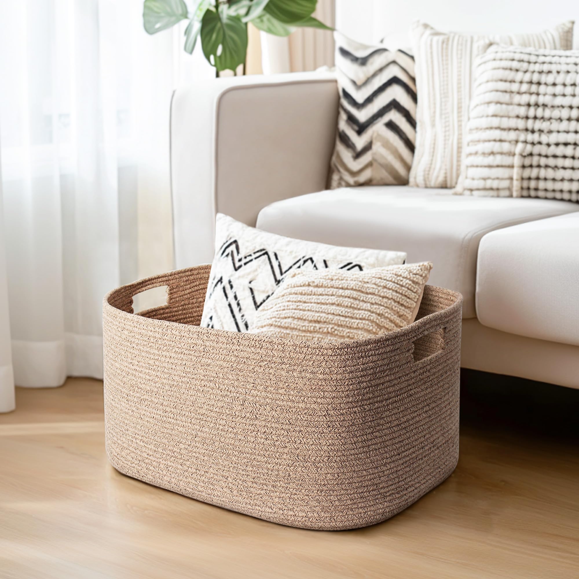 Willitat basket with built-in handles for easy transport.
