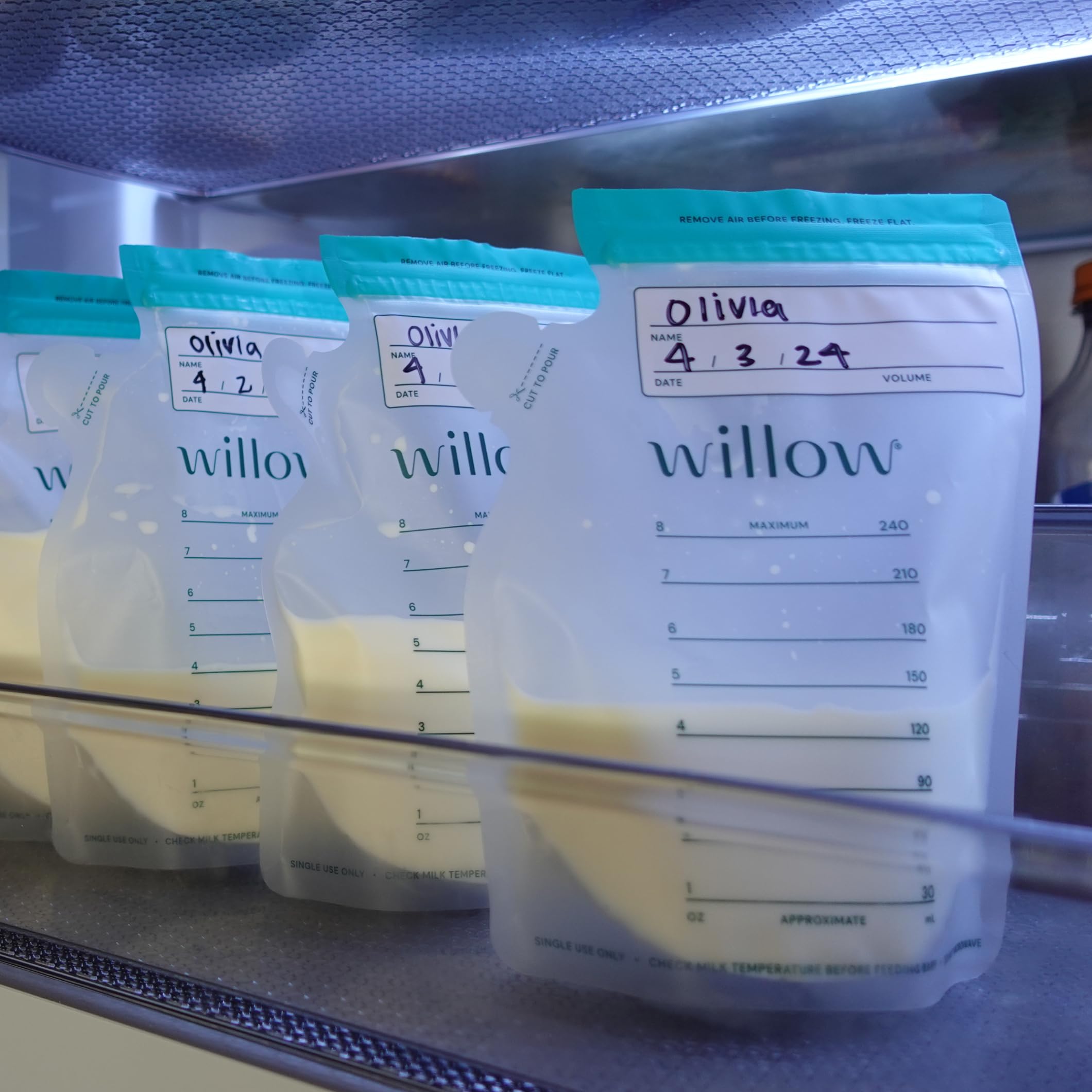 Willow BPA-free and phthalate-free storage bags for safe baby milk storage