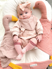 Wimist goose-lovey muslin-cotton fabric texture highlights breathable soothing fabric for naps.
