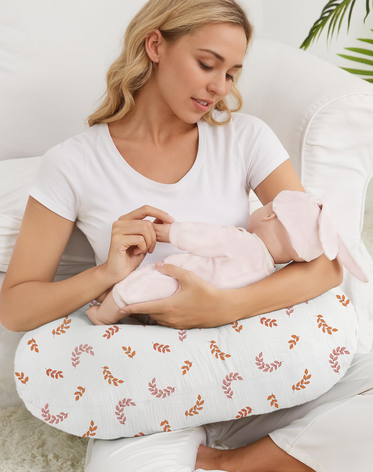 Wimist leaf nursing cover durable material stands up to frequent washings.