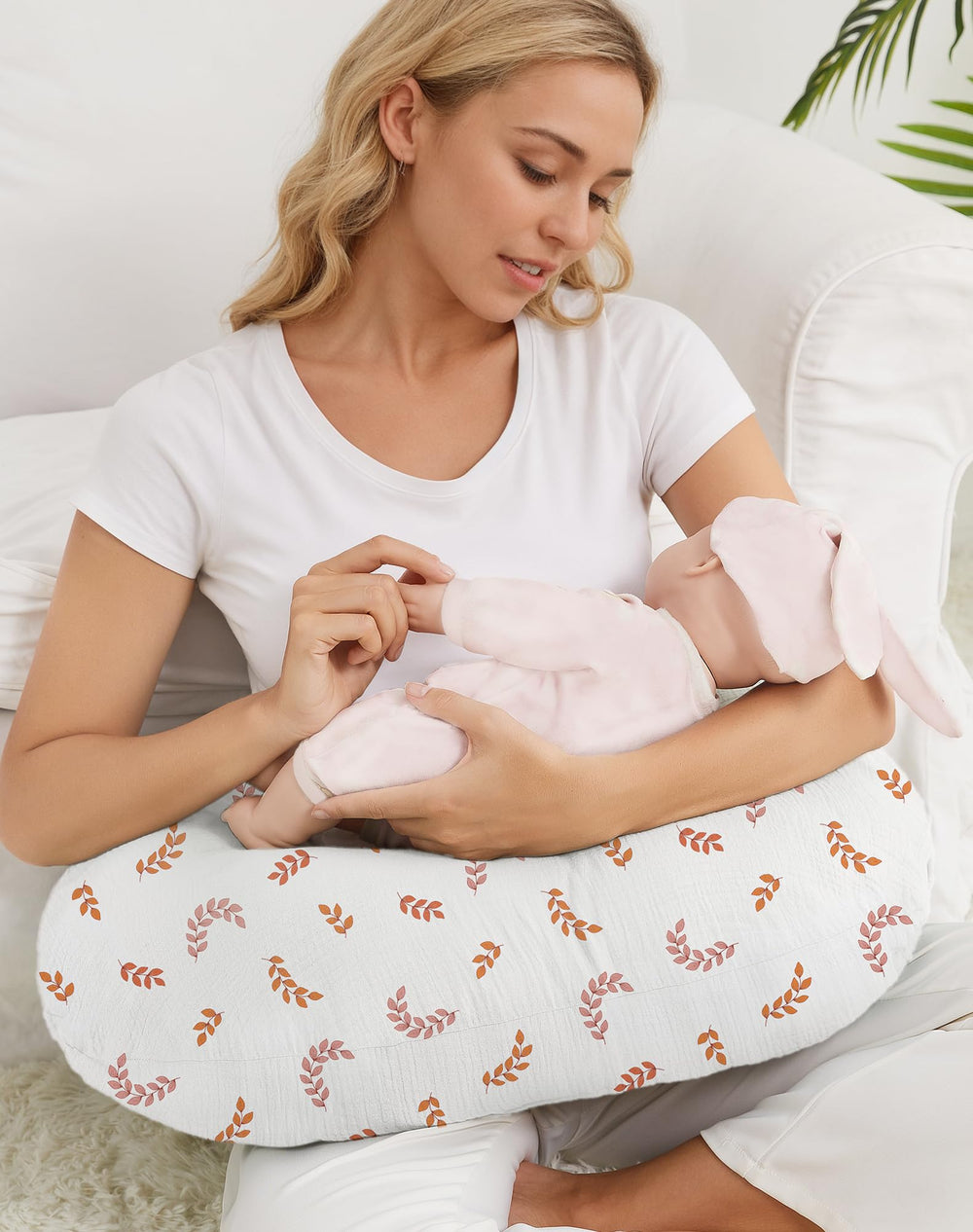 Wimist leaf nursing cover durable material stands up to frequent washings.