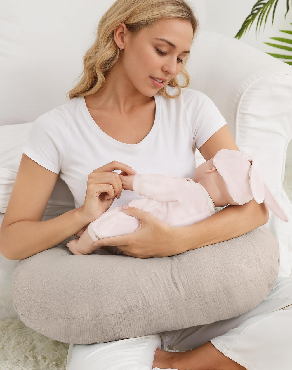Wimist long-wearing washable nursing cover withstands multiple washes.