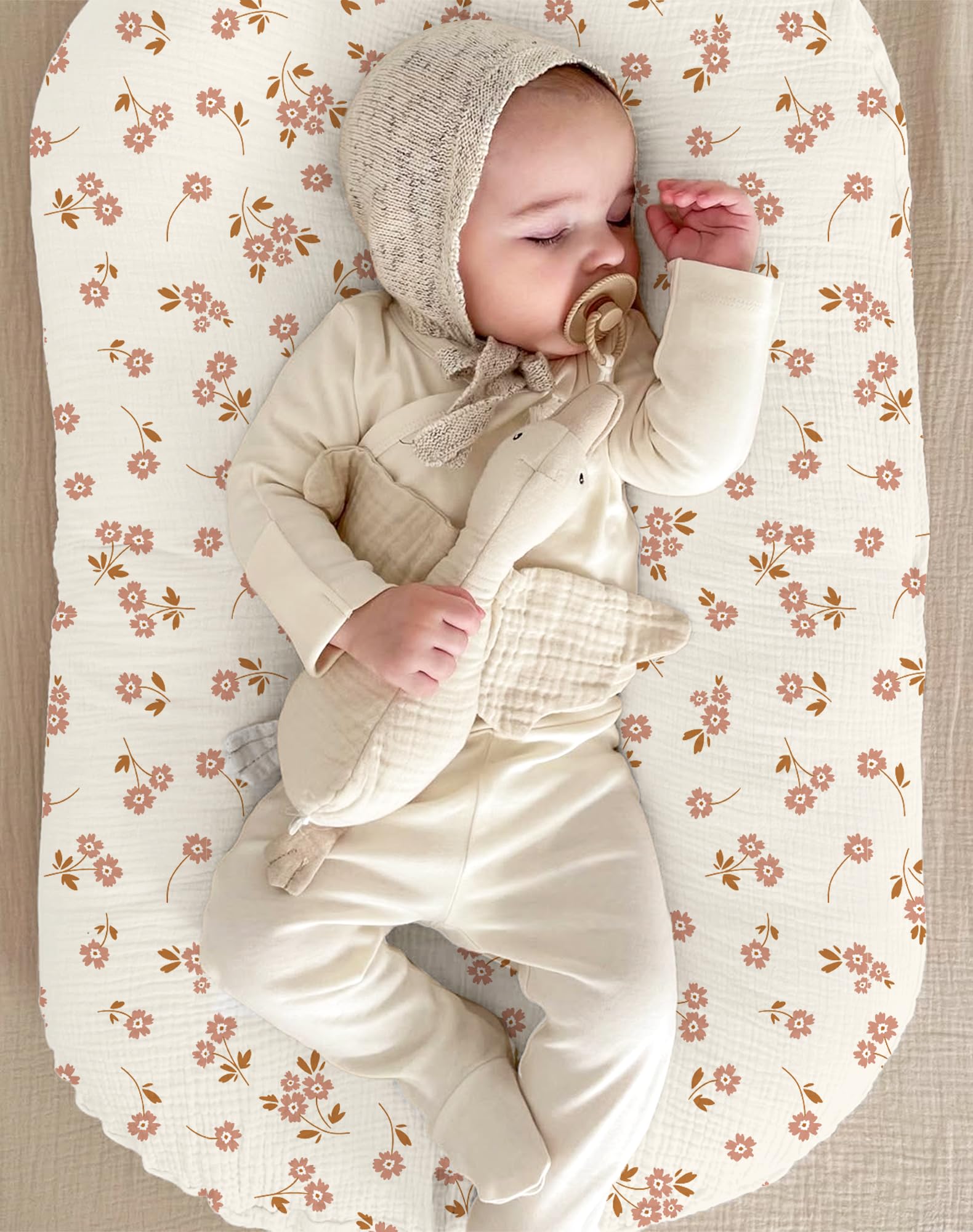 Wimist Muslin Lounger Cover breathable lightweight fabric supports year-round comfort.