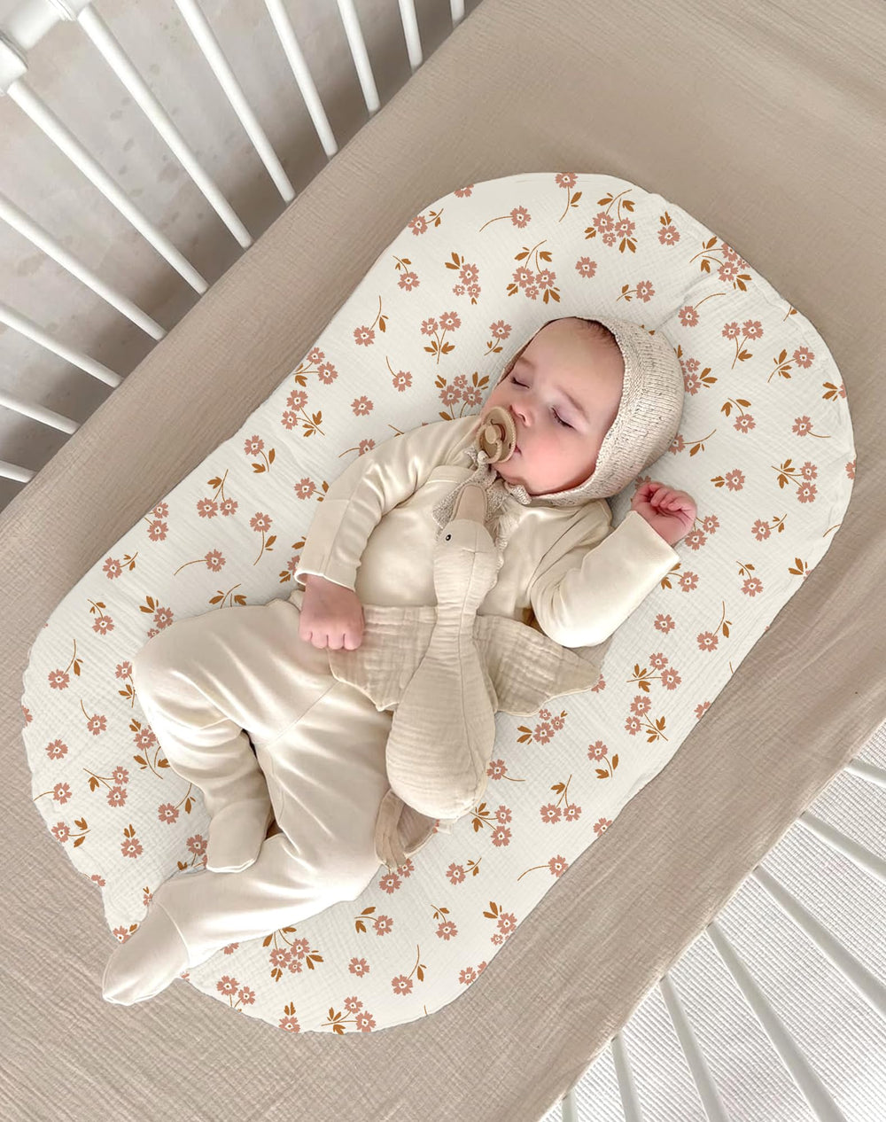 Wimist Muslin Lounger Cover envelope closure design prevents skin snagging and ensures snug fit.