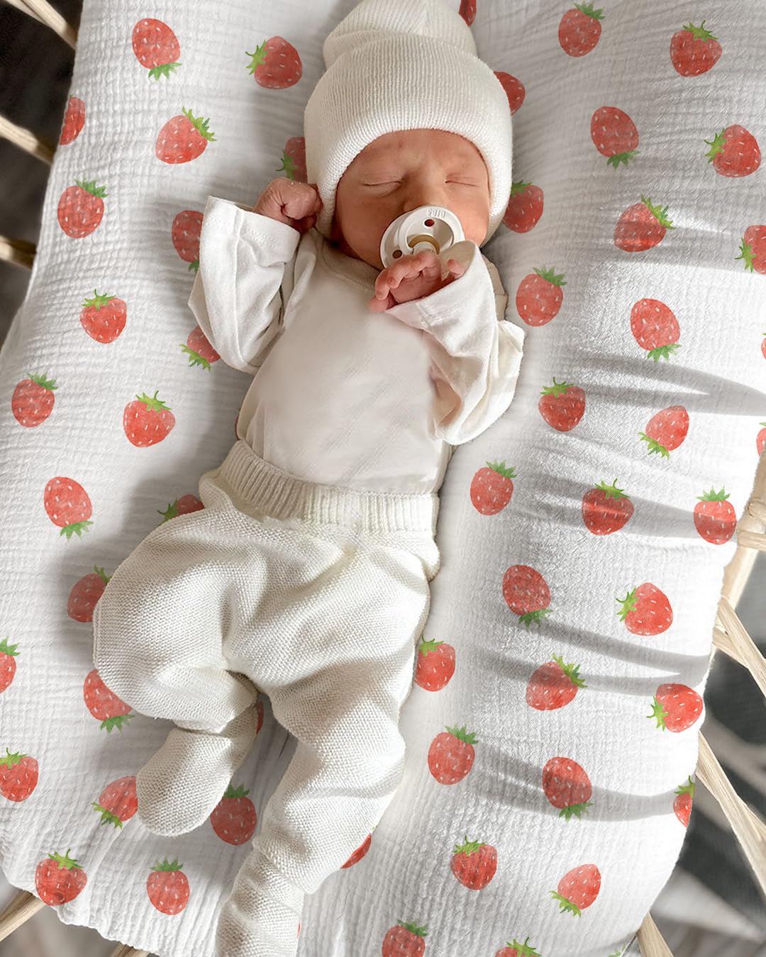Wimist muslin baby lounger cover pale pink, breathable for year-round comfort.