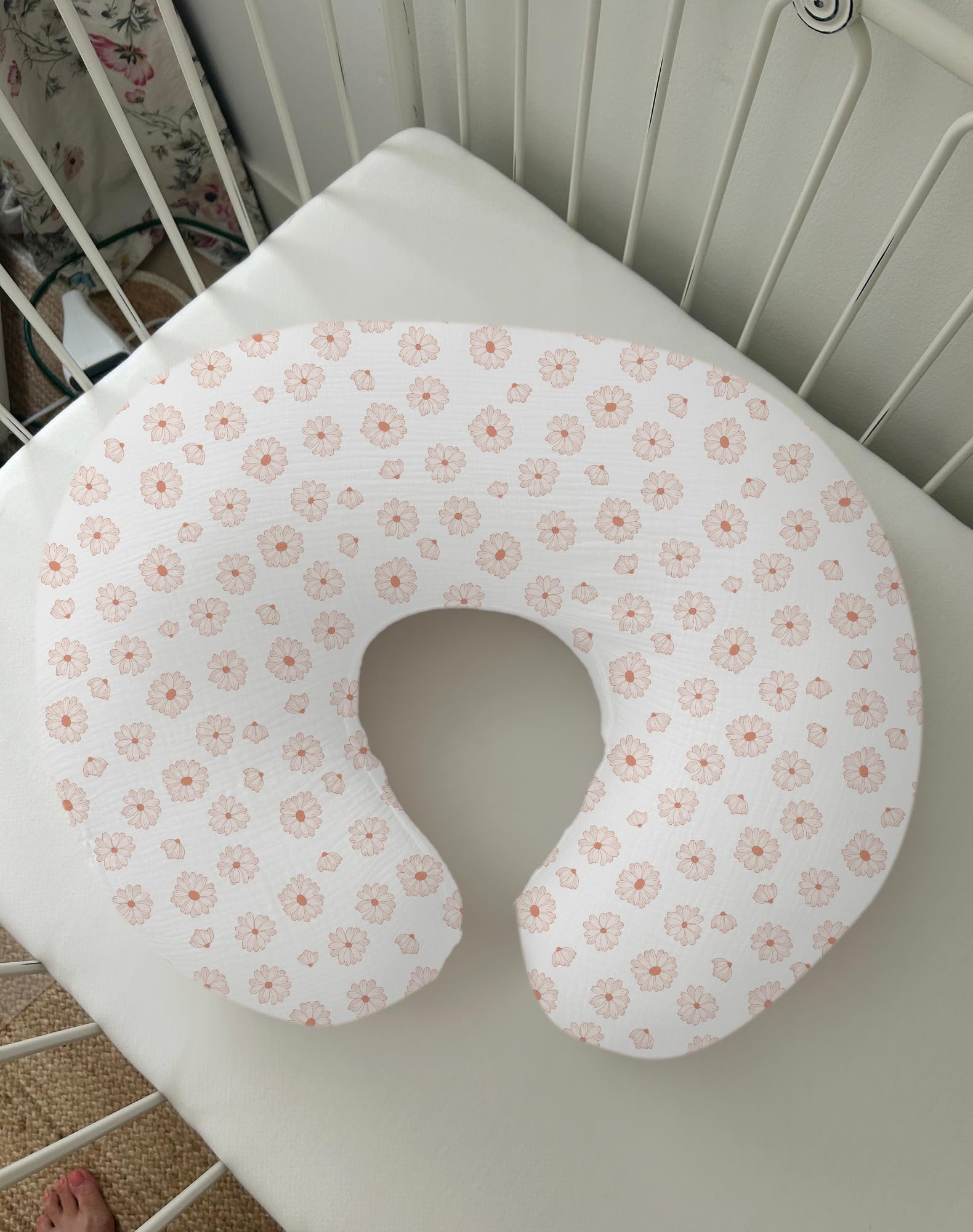 Wimist 25x18-inch cover fits standard pillows for quick swapping during feeds.