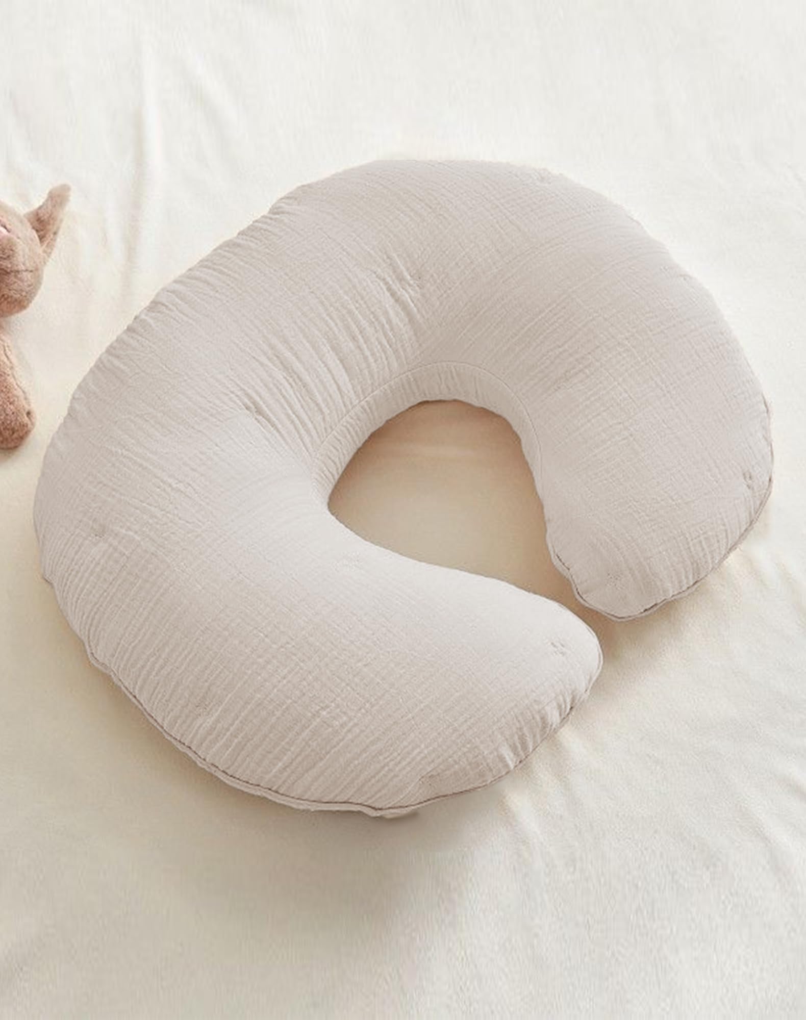 Wimist nursing pillow cover zipper closeup with safe back zipper.