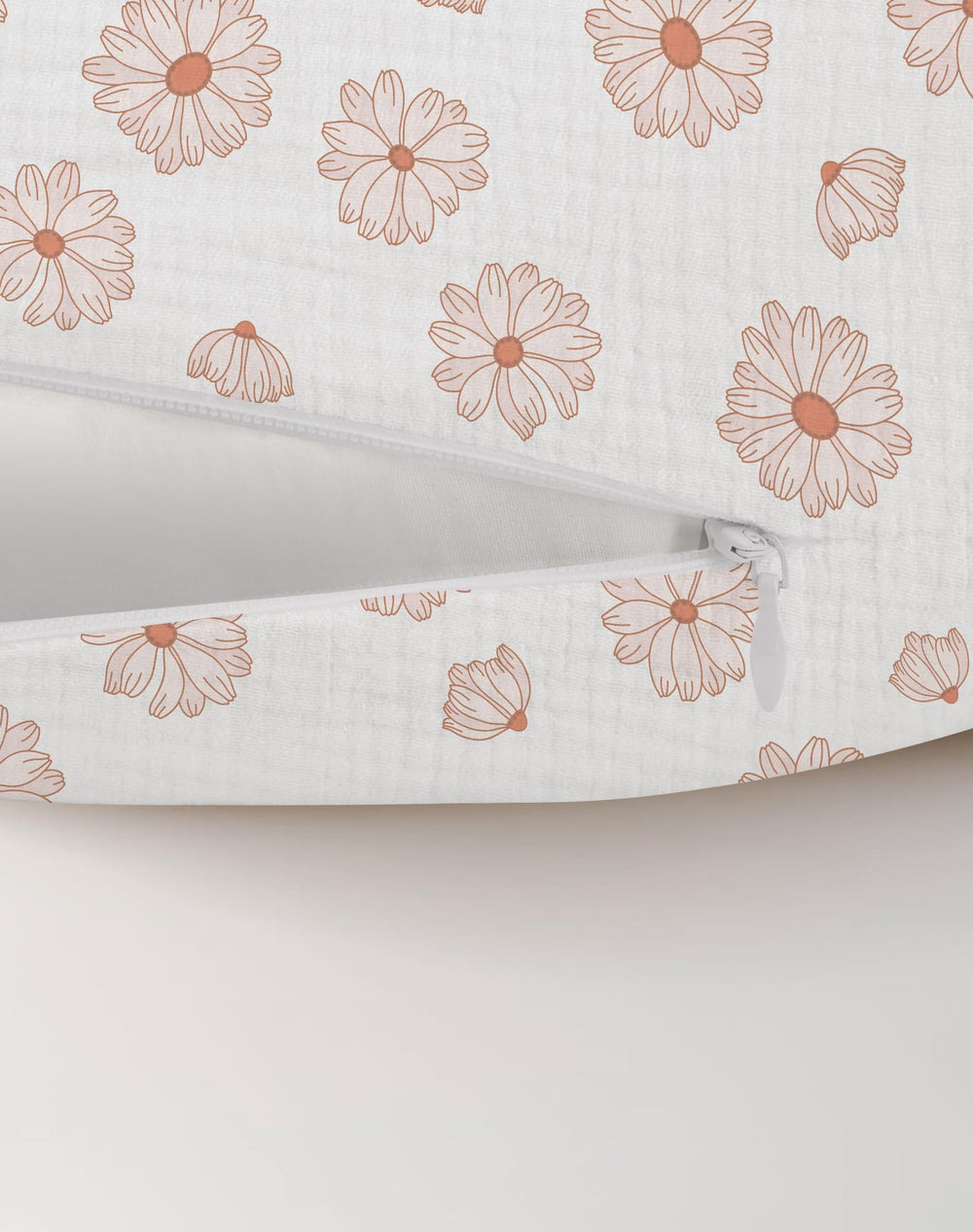 Wimist nursing pillow cover zipper detail keeps baby skin safe and covers securely.