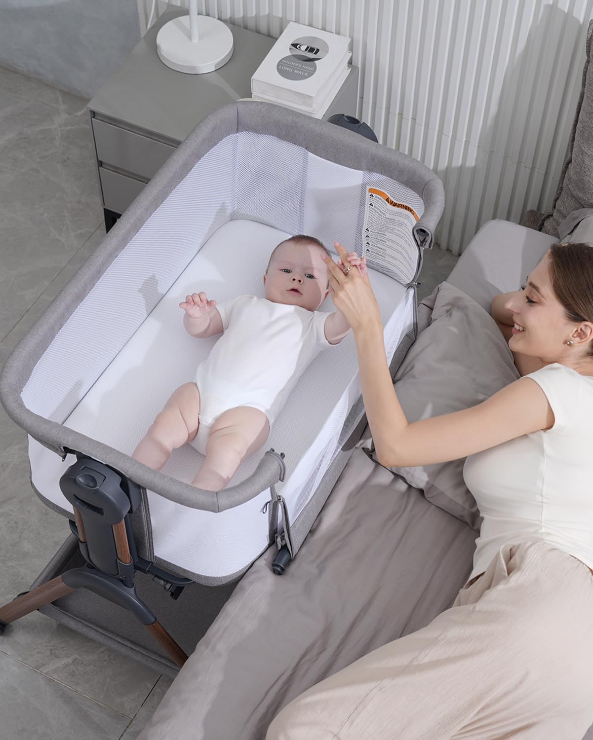 Winchild washable cover keeps the bassinet hygienic and easy to maintain